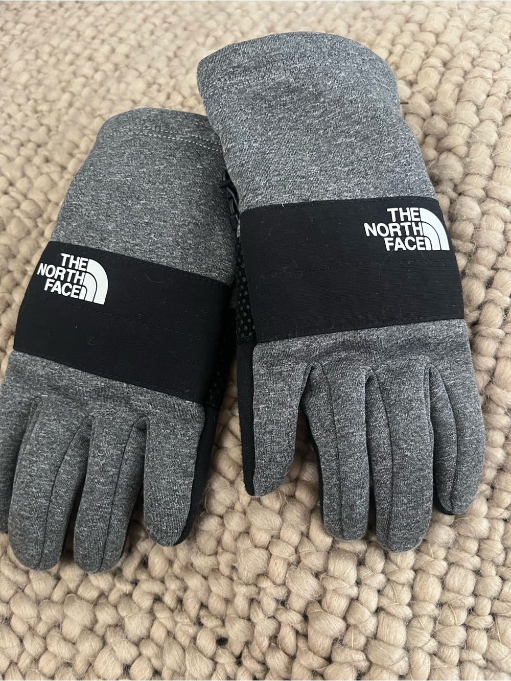 The North Face Heather Gray & Black Logo Gloves